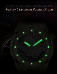 Vue détaillée des aiguilles lumineuses vertes de la montre à quartz BESTWIN squelette.