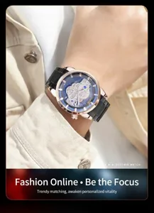 Vue détaillée d'une montre squelette de luxe pour homme avec un cadran bleu élégant