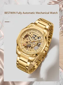Primer plano detallado de un reloj mecánico automático esqueleto de lujo Bestwin para hombre
