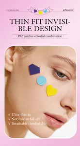 Dettaglio di patch colorati per l'acne a forma di cuore applicati sul viso della modella.