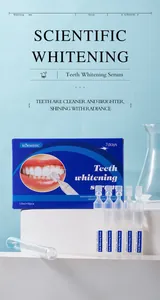 Primer plano de ampollas de suero blanqueador dental KORMESIC con accesorios azules