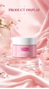 KORMESIC Prebiotic Feminine Essence Cream Tiegel auf Glasständer mit rosa Kirschblüten