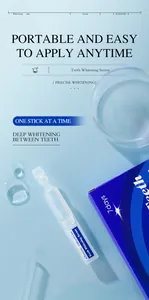 Detalle del sérum blanqueador dental KORMESIC y caja sobre fondo azul claro