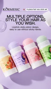 Dettaglio di quattro stick di cera per capelli KORMESIC alla pesca, aloe e lavanda