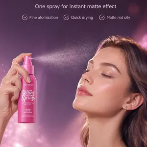 Spray fixateur de maquillage mat KORMESIC 377 avec effet instantané sur le modèle