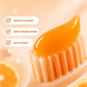 Pasta de dientes infantil KORMESIC sabor naranja en un cepillo de dientes muy suave