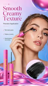 Dettaglio dell'applicazione di precisione del mascara allungante con pasta nera liscia.