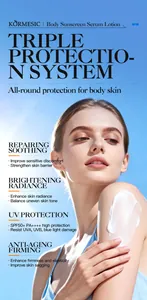 Gros plan d'une lotion sérum solaire appliquée sur le bras pour une protection UV