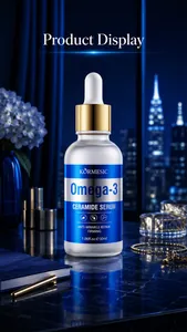 Sérum KORMESIC con Omega-3 y Ceramidas 30ml presentado en un escritorio elegante de noche