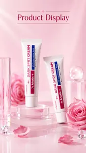 Professionelle Präsentation der KORMESIC Dark Spot Cream mit Arbutin und Tranexamsäure.