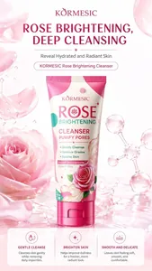Λεπτομερής όψη του KORMESIC Rose Brightening Cleanser με ενυδατικά πέταλα τριαντάφυλλου