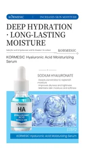 Gedetailleerd overzicht van KORMESIC Hyaluronzuur Serum met 15ml fles en hydratatiebubbels.