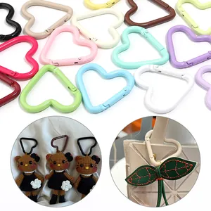 Moschettone in Lega di Alluminio a Forma di Cuore Clip a Molla Verniciata Gancio per Portachiavi per Gioielli Fai-da-te Accessori per Zaini