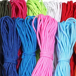 Vue détaillée de cordes de paracorde en polyester colorées pour projets de bricolage