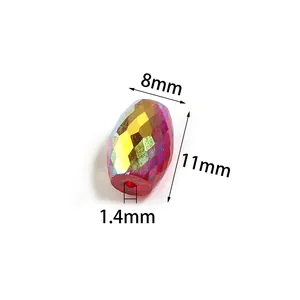 Dettaglio della perla di cristallo sfaccettata a goccia con dimensioni 8mm e 11mm