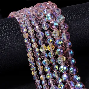 Detalle de cuentas de cristal rosa de 96 facetas con acabado aurora AB