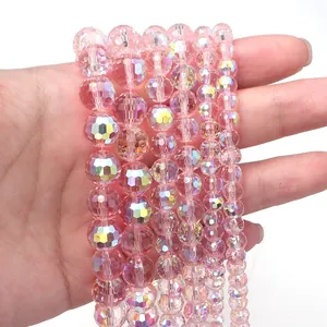 Vista detallada de cuentas de cristal talladas de 96 facetas rosas para joyería artesanal