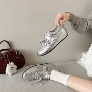 Chique zilveren ballet sneakers met 5 cm verborgen hak en handige klittenbandsluiting