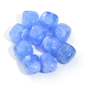 Cuentas cuadradas de acrílico jaspeado azul con bordes redondeados para la creación de joyas