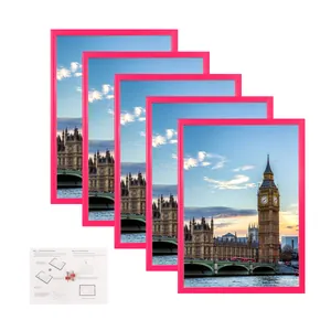 Detailansicht eines 5-teiligen pinkfarbenen PVC-Bilderrahmen-Sets mit Montageanleitung