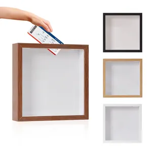 Détail d'un cadre boîte pour la collection de billets et souvenirs en quatre couleurs