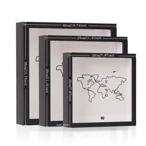 Lot de 3 cadres vitrines en bois noir avec motif carte du monde en trois différentes tailles