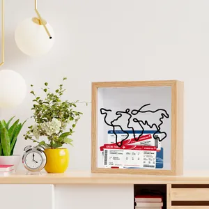 Cadre vitrine en bois pour ranger billets de voyage et souvenirs avec design mappemonde