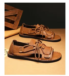 Luxe bruine leren herensandalen met stijlvol vetersysteem van touw voor op het strand