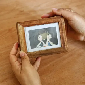 Marco de fotos mini de madera de nogal maciza para mostrar fotos Instax de 3 pulgadas