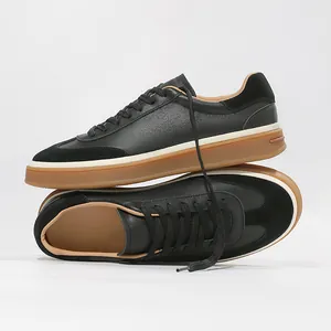 Klassische schwarze German Army Trainer Sneaker mit Leder-Wildleder-Obermaterial und Gummisohle