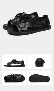Gedetailleerde weergave van zwarte herensandalen met touwsluiting voor de zomer