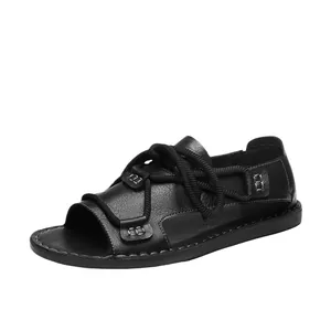Stijlvolle zwarte casual herensandalen met unieke touwveters voor zomerse stranddagen.