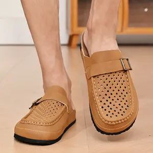 Braune atmungsaktive Herren-Slipper-Sandalen mit verstellbarem Schnallen-Design.