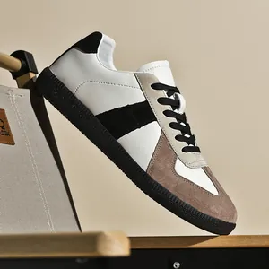 Sneakers retrò stile trainer tedesco in pelle bianca e inserti in pelle scamosciata marrone