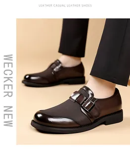 Elegantes zapatos de hebilla marrón oscuro para hombre con textura de malla fina