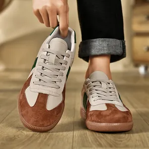 Sneaker vintage in stile GAT in pelle marrone e beige con suola in gomma classica