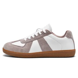 Sneakers GAT vintage in pelle bianca e camoscio kaki con suola in gomma per uomo e donna