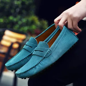 Mocassins en daim turquoise pour hommes avec surpiqûres faites main et semelle souple
