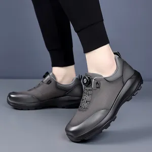 Scarpe da trekking grigie da uomo con sistema di allacciatura a rotella e rete traspirante