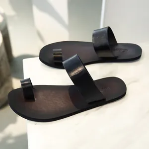 Stijlvolle zwarte Romeinse lederen teensandalen voor heren voor de zomerdagen