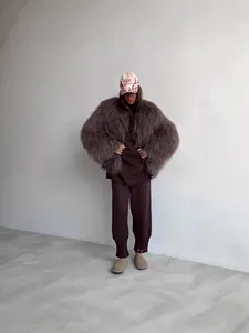 Cappotto oversize in ecopelliccia marrone da donna per l'inverno in morbido peluche