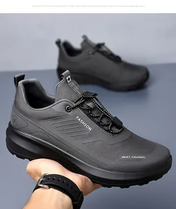 Vista laterale di scarpe da trail running grigie da uomo con tomaia in mesh e lacci.