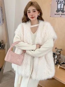 Elegante gilet in ecopelliccia bianca media lunghezza con scollo a V per donna autunno