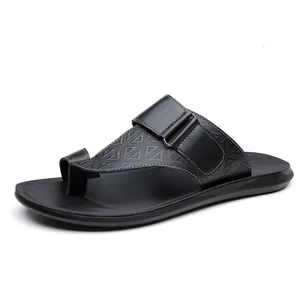 Heren lederen teensandalen met geometrische textuur voor het strand