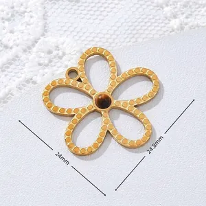 Detail showing 24mm tiger eye stone flower pendant with 1.7g weight specifications