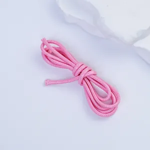 Detailgetreue Makroaufnahme der 2,5 mm rosafarbenen Wachsschnur für DIY-Schmuck