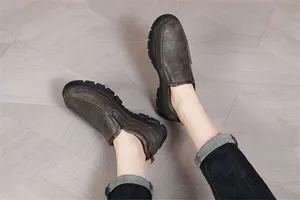 Mocassins en cuir pour hommes avec design slip-on et semelle en caoutchouc
