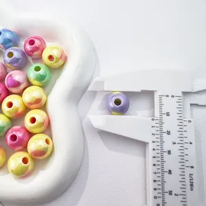 Measurement detail of colorful heart-print acrylic beads using a white caliper.