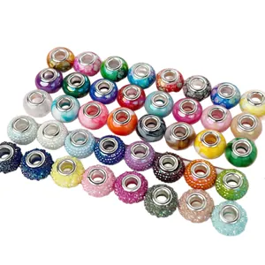 Diverse 5mm große Loch-Acrylperlen für DIY-Schmuckherstellung und Schlüsselanhänger.