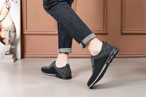 Seitenansicht von Herren Freizeitschuhen im britischen Stil mit gewebter Textur